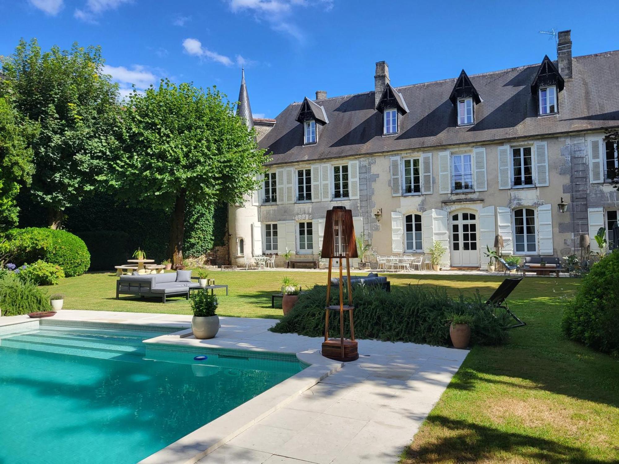 Logis Des Tourelles Bed & Breakfast Cognac Exterior photo